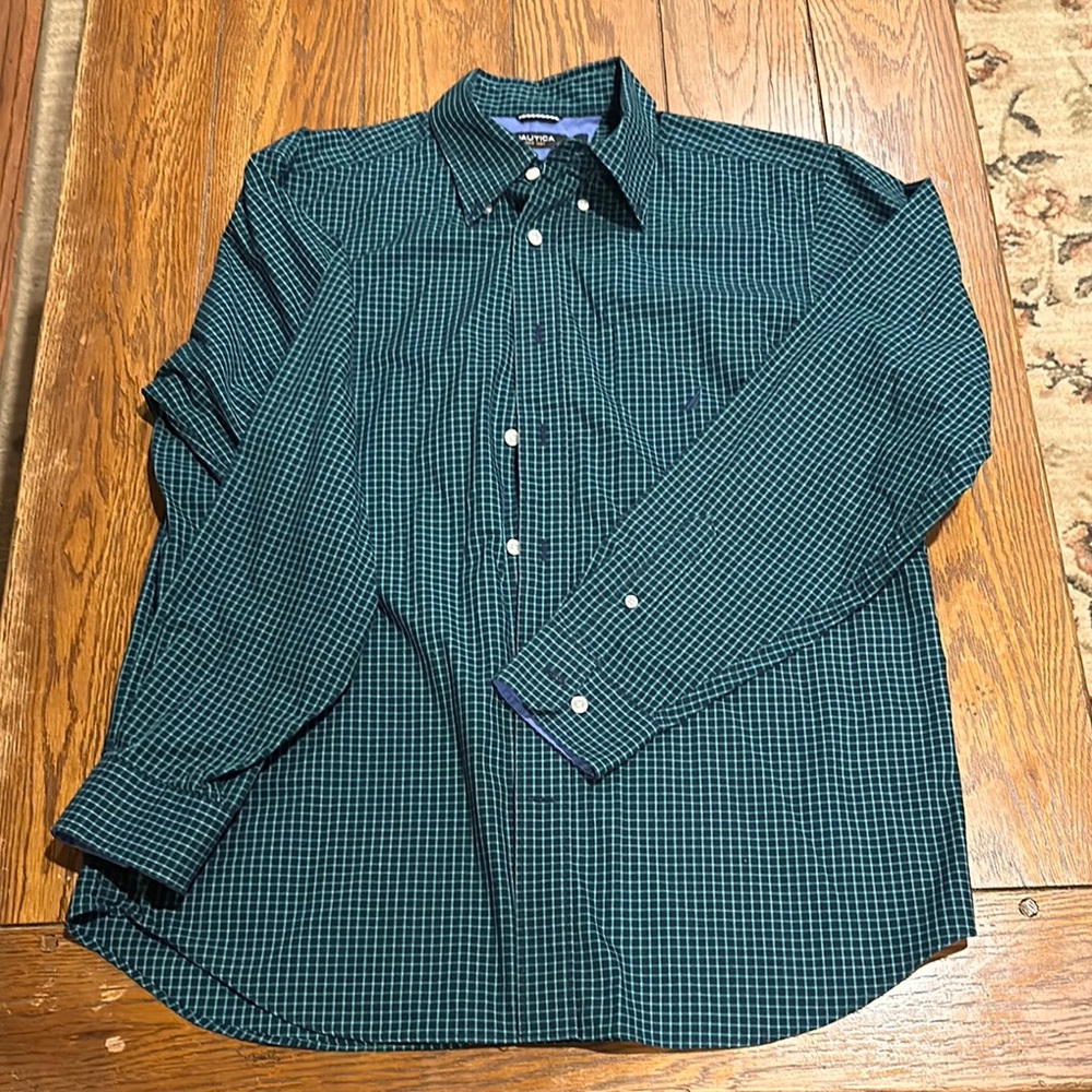 LARGE NAUTICA BUTTON DOWN